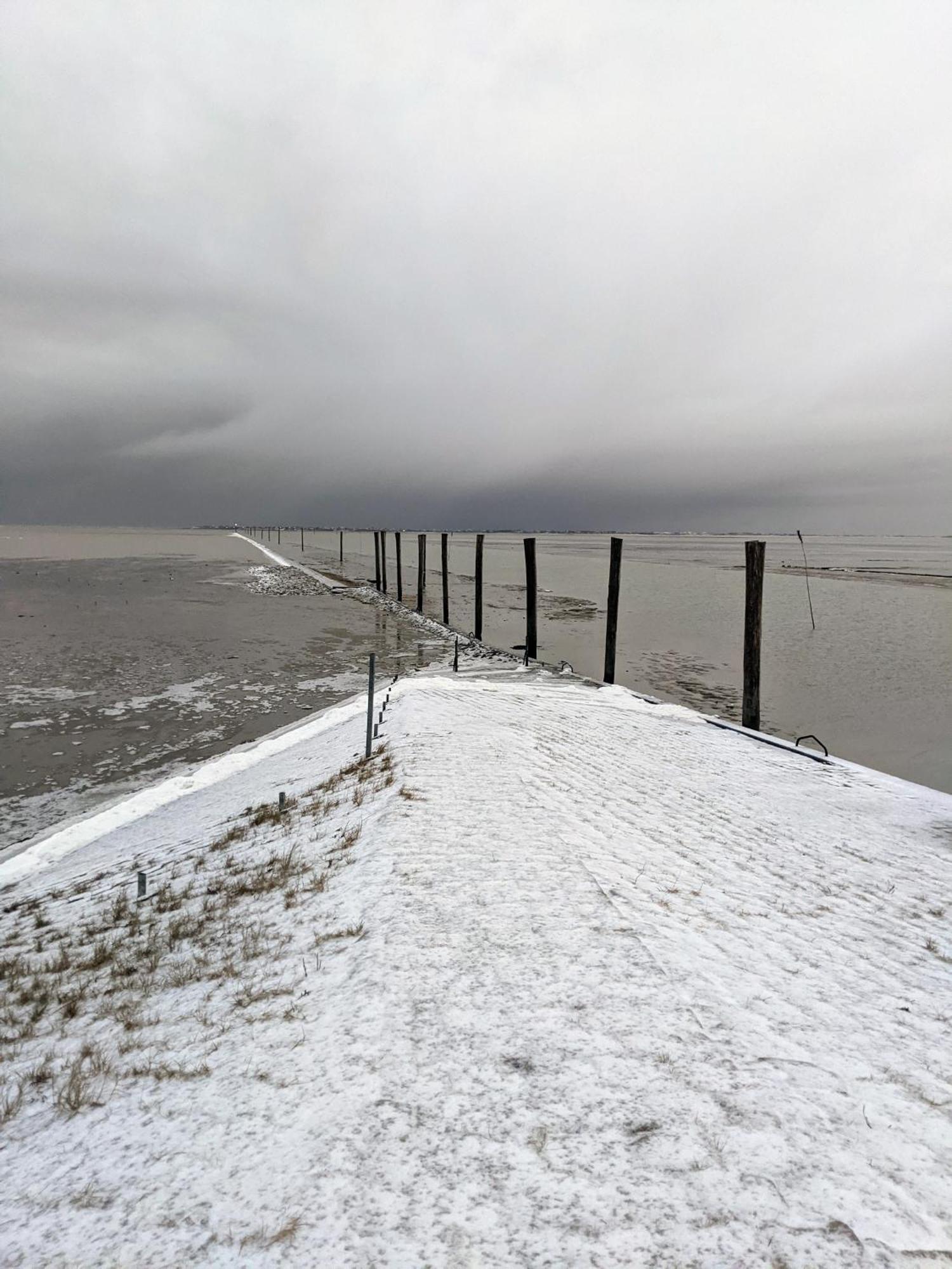 Drei-Insel-Blick Neßmersiel Bagian luar foto